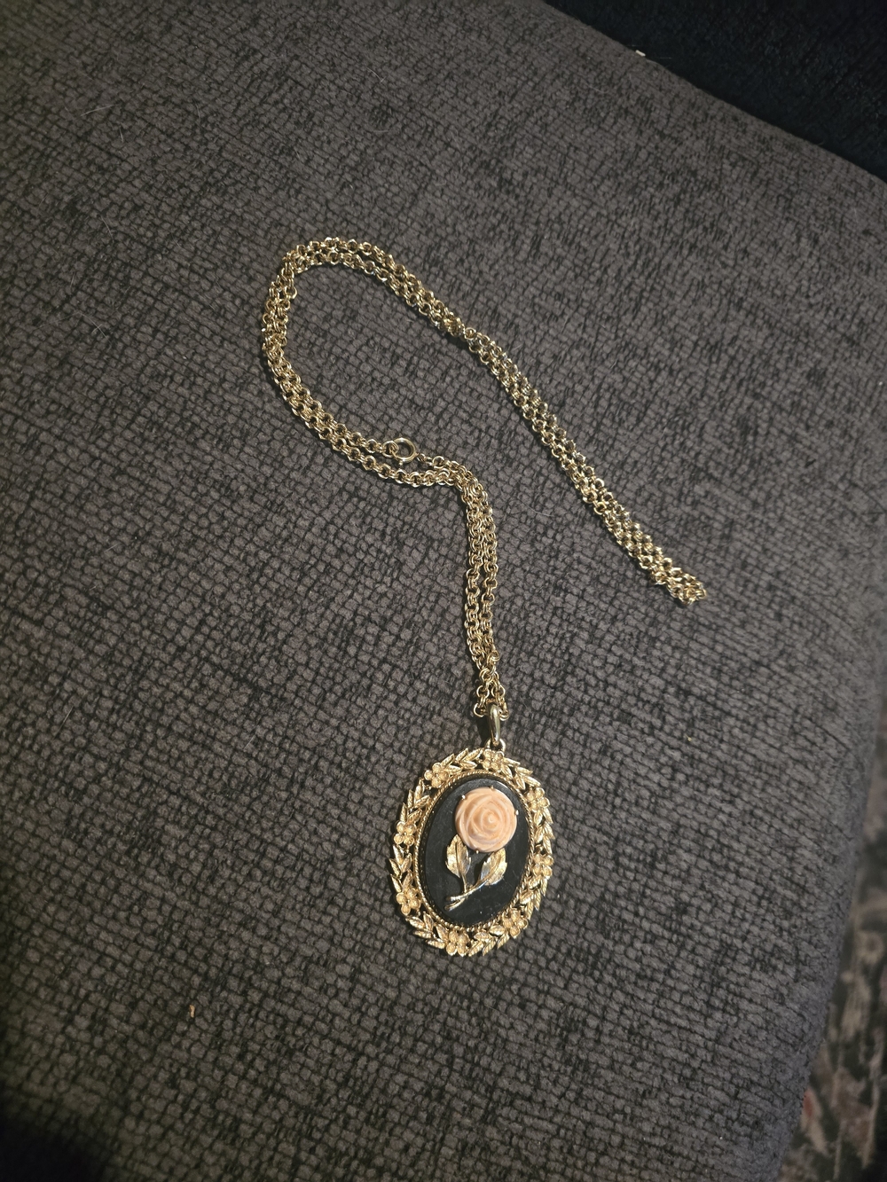 Avon | Vintage 1973 "Serena Rose" Necklace